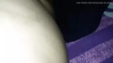 DESI WIFE NE BOYFRIEND SE CHOOT ME TEL LAGA KE HATH V LUND L