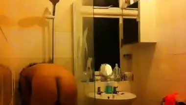 Hot Uk Nri Babe Shower-2