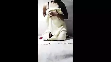 Hot girl Akira ne paise le kar online sex masti ka maza dia