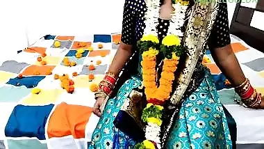 Dost Ka Suhagrat Ke Liye Bed Saja Raha Tha Aur Dulhan Muze Se Chudai Kara - Li Ya