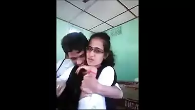 College pair acquires romantic in class and later have a fun a quick fuck
