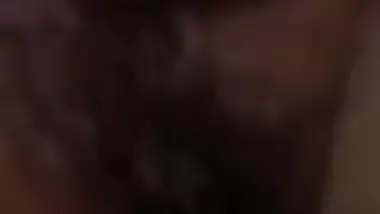 Desi BF makes video of pussy outdoors at night