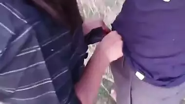 Horny young couple’s kinky outdoor sex under the open sky