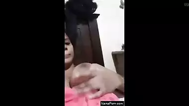 Today Exclusive- Cute Lankan Girl Sucking Her...