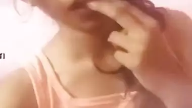 Dollface from India uncovers her thin XXX body and sucks fingers