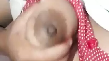 Desi big boobs bhabi sowing boobs