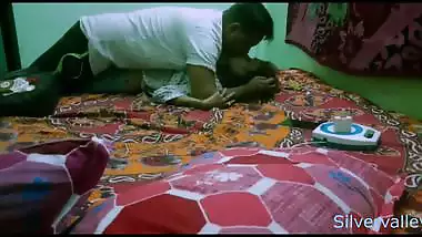era captures Desi whore and XXX buddy having sex on the bed