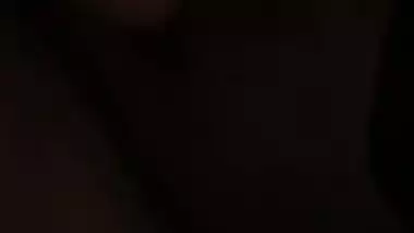 Chubby Bangla lady allows her cousin to press her boobs