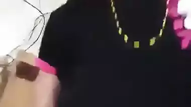 Assame Boudi showing her nude buttery pussy