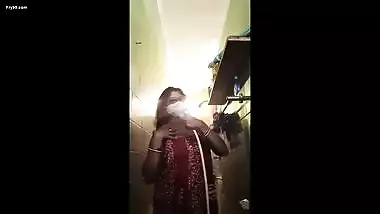 Mature Arpita Bhabhi Bathing