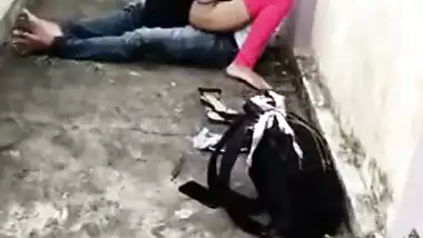 XXX voyeur finds Desi lovers fucking in the fresh air in MMS video
