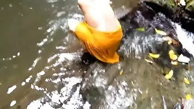 Mom Risky Outdoor Fucked By Stranger During Bath In River Public Sex