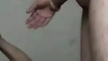 MMS video of sexy Desi MILF sucking XXX penis of husband's friend