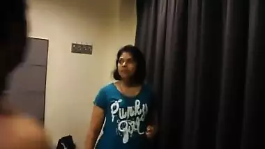 Desi tamil aunty with boss in hotel.mp4