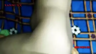 Amateur Desi gal is naked and ready to have her XXX holes banged