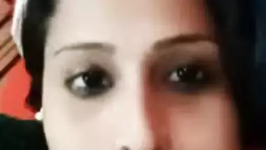 Stripchat girl Trisha playing with naked boobs