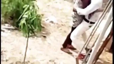 Indian lovers caught making out outdoor in backyard in Desi mms video